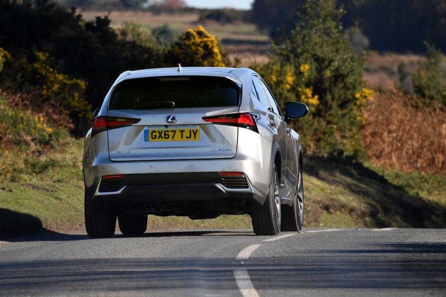  Lexus NX300h 2017 года  (UK) (фото 3 из 40)